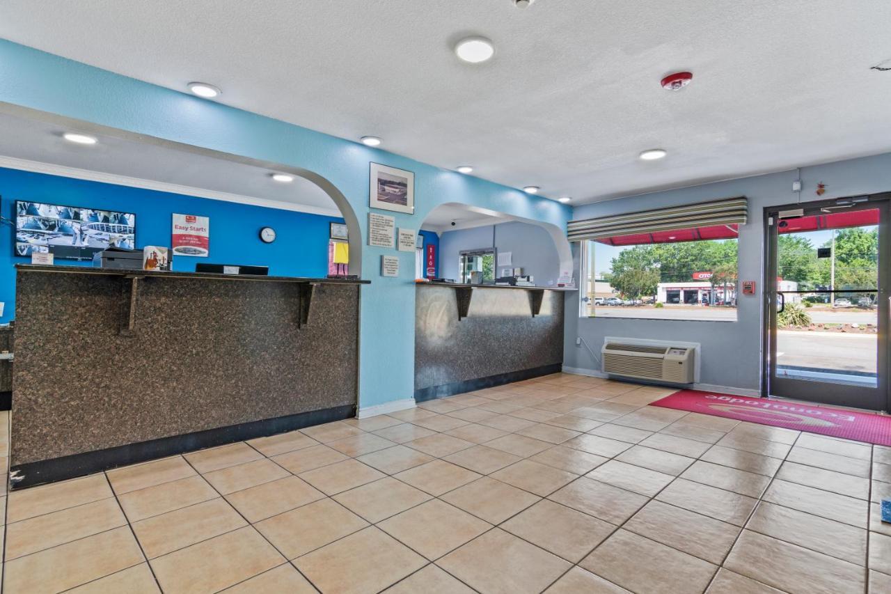Econo Lodge Inn & Suites I-64 & Us 13 Вирджиния-Бич Экстерьер фото
