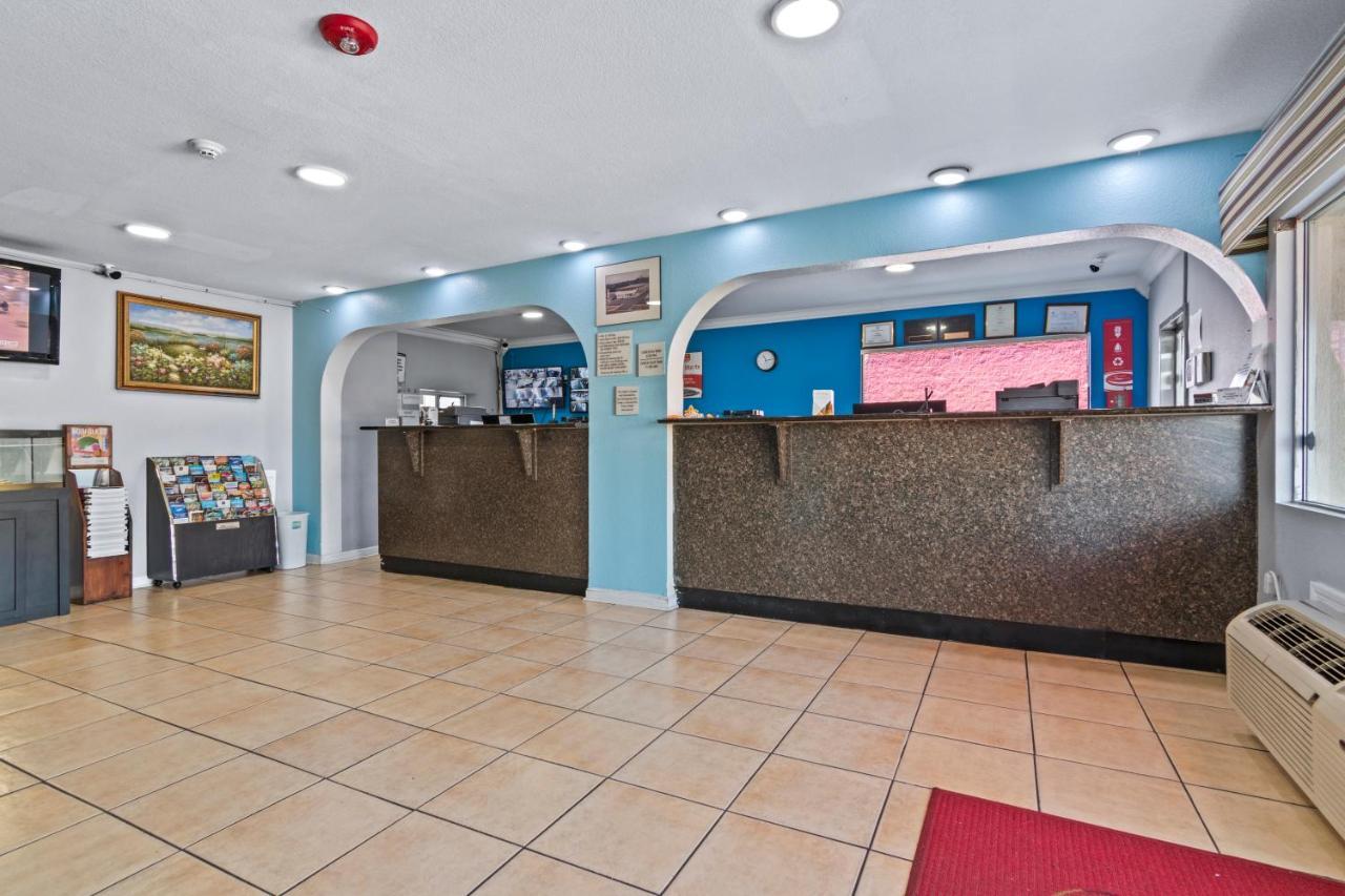 Econo Lodge Inn & Suites I-64 & Us 13 Вирджиния-Бич Экстерьер фото