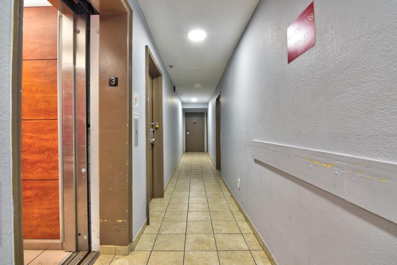 Econo Lodge Inn & Suites I-64 & Us 13 Вирджиния-Бич Экстерьер фото