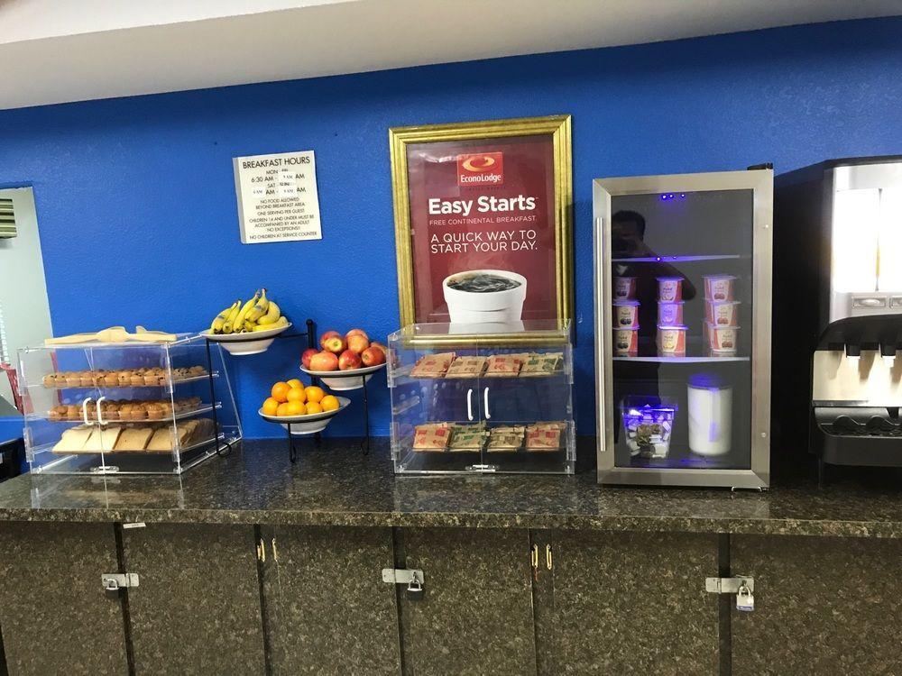Econo Lodge Inn & Suites I-64 & Us 13 Вирджиния-Бич Экстерьер фото