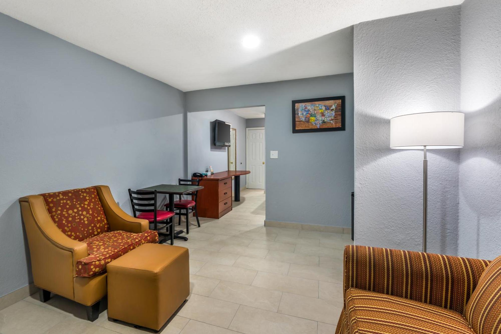 Econo Lodge Inn & Suites I-64 & Us 13 Вирджиния-Бич Экстерьер фото