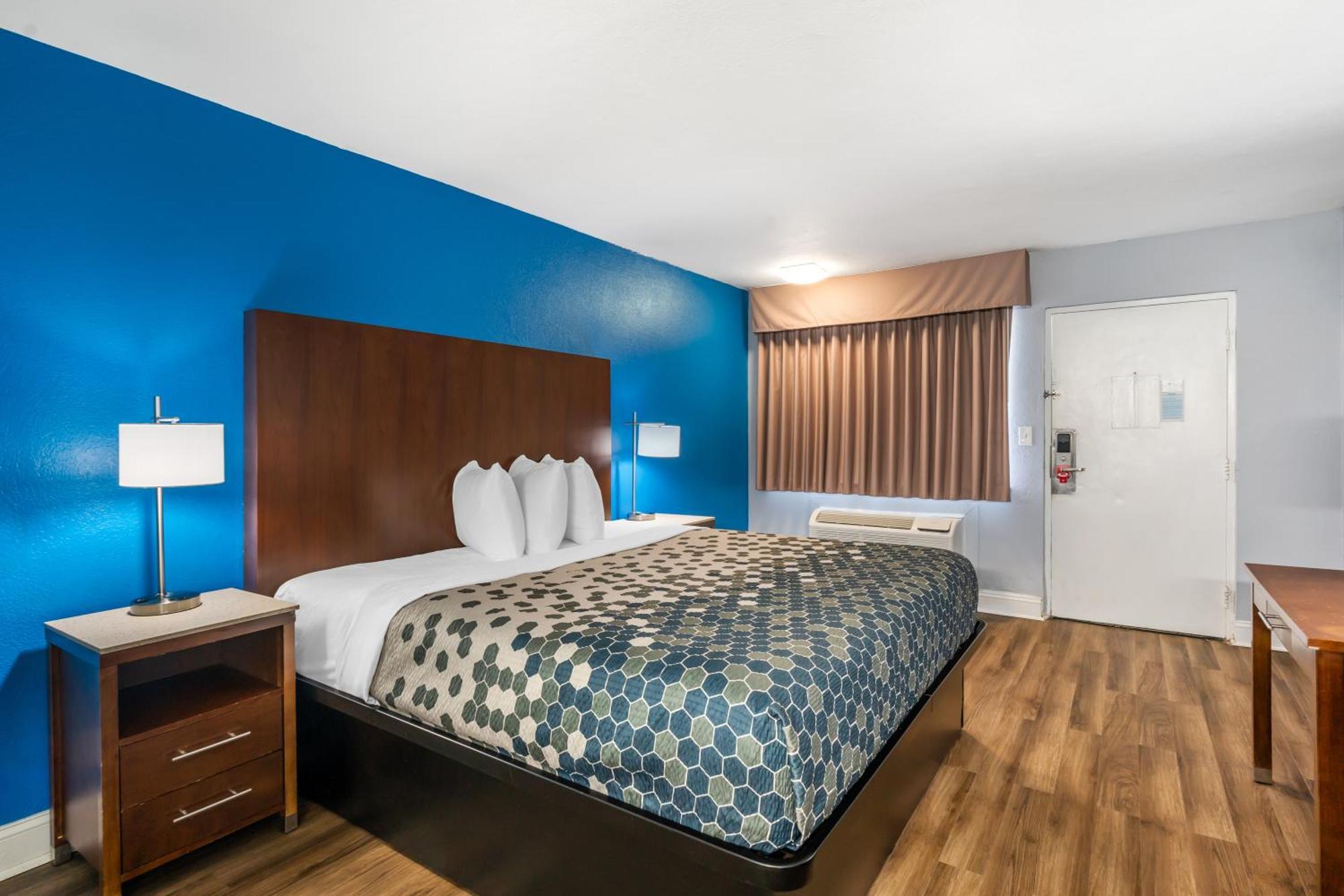Econo Lodge Inn & Suites I-64 & Us 13 Вирджиния-Бич Экстерьер фото