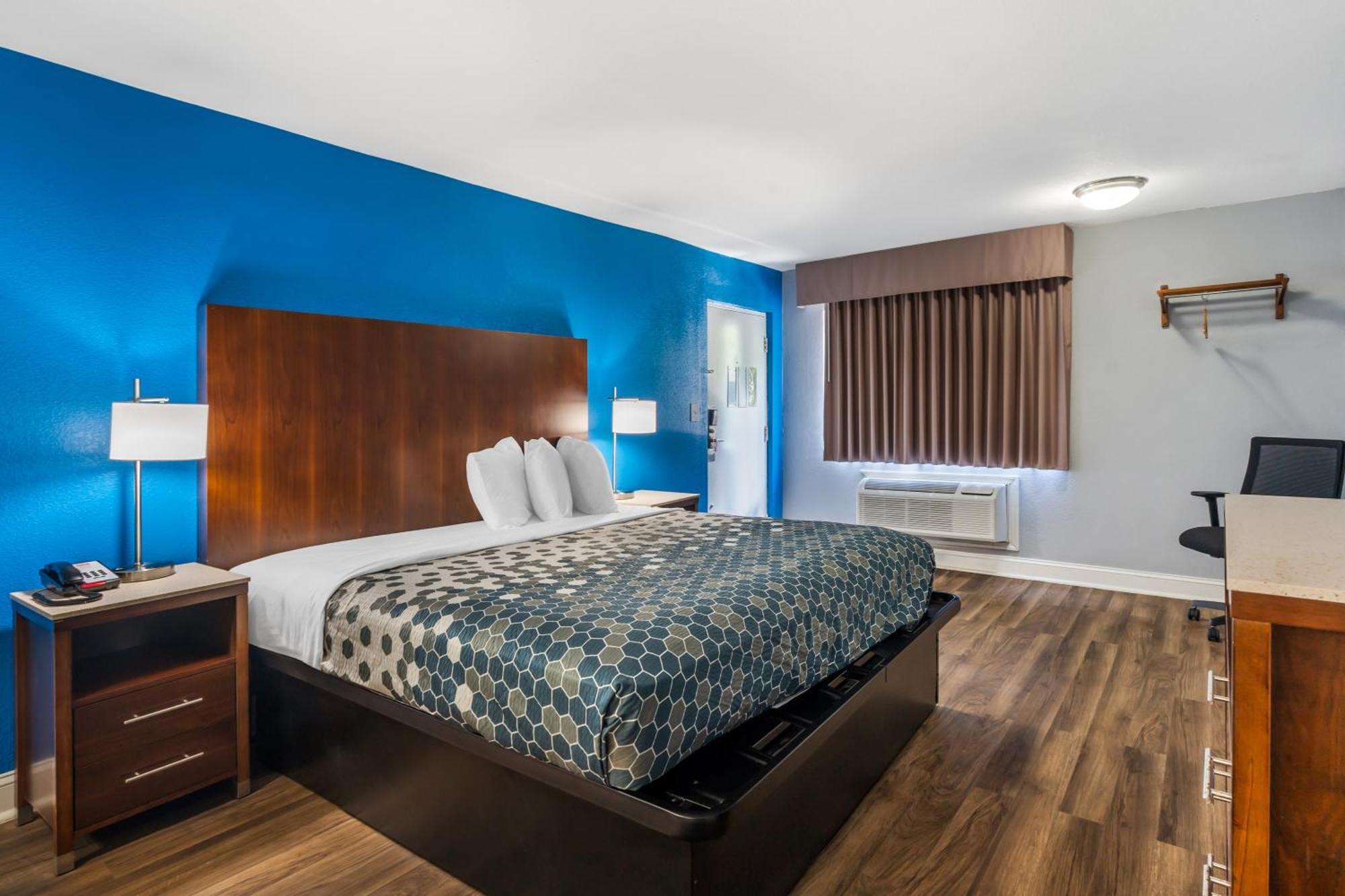 Econo Lodge Inn & Suites I-64 & Us 13 Вирджиния-Бич Экстерьер фото