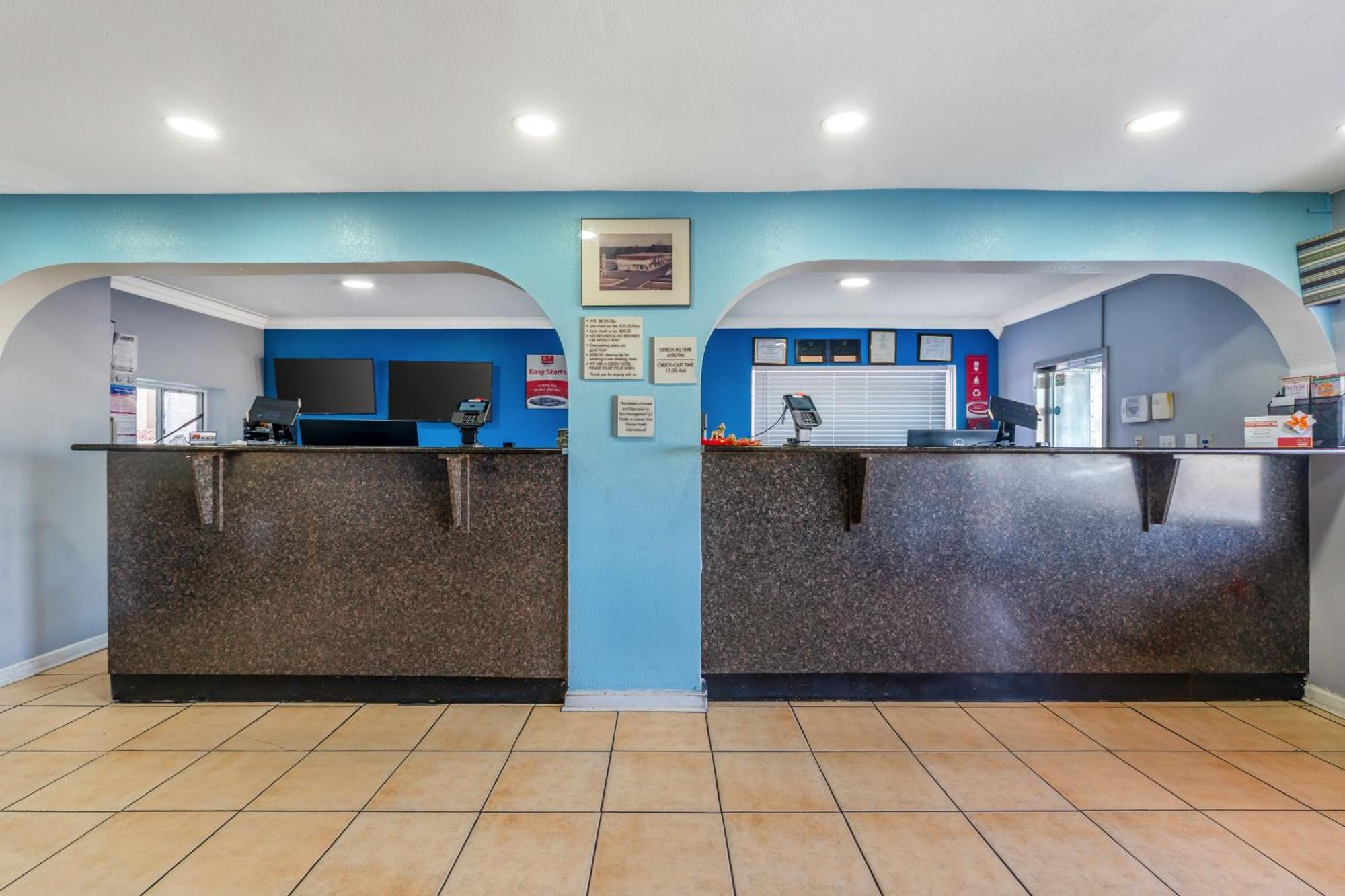 Econo Lodge Inn & Suites I-64 & Us 13 Вирджиния-Бич Экстерьер фото