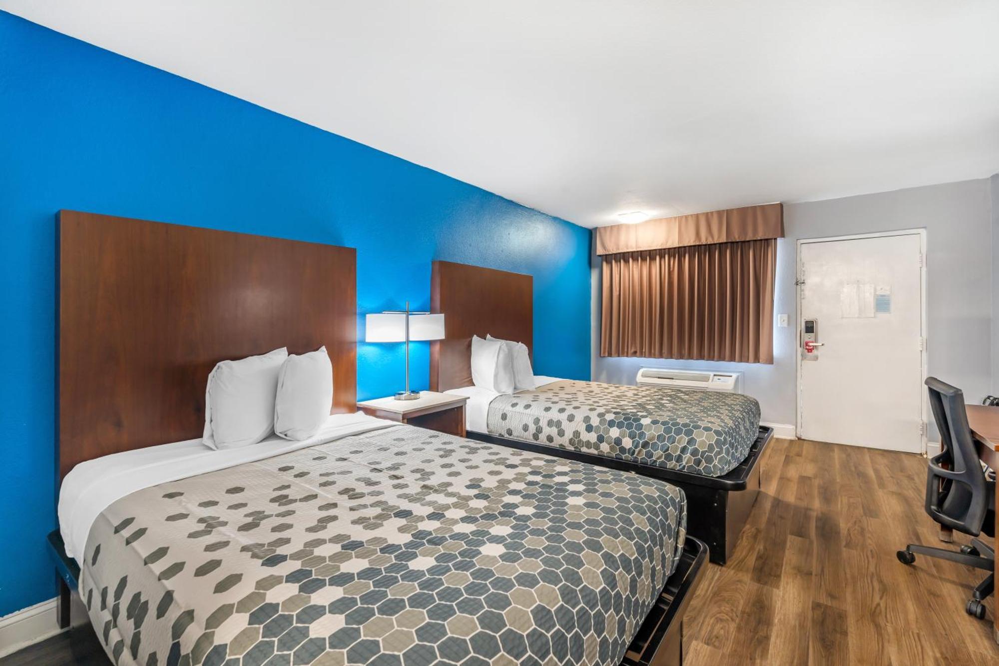 Econo Lodge Inn & Suites I-64 & Us 13 Вирджиния-Бич Экстерьер фото