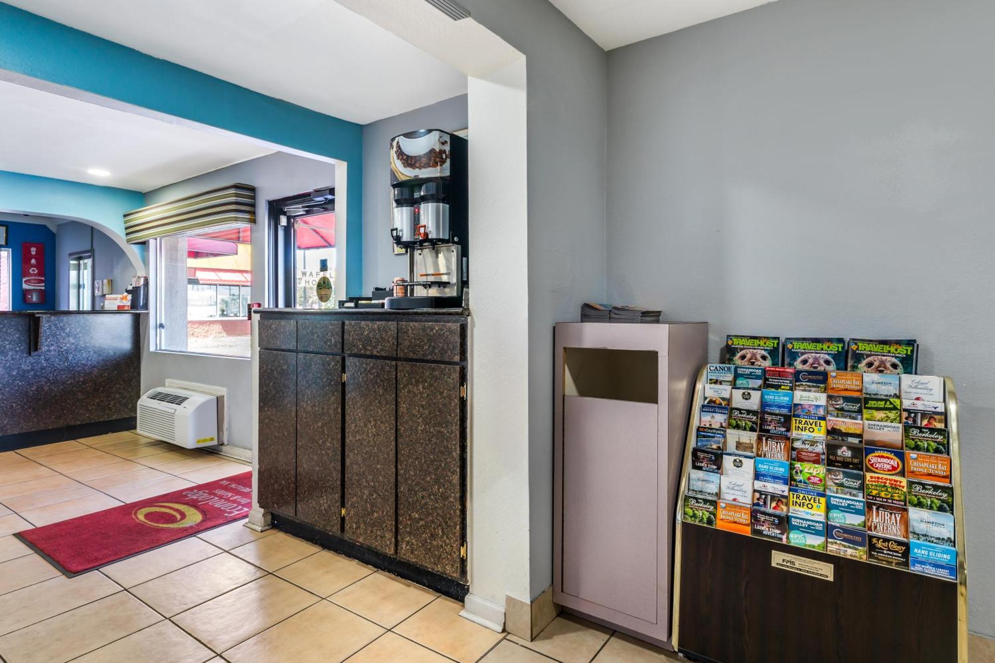 Econo Lodge Inn & Suites I-64 & Us 13 Вирджиния-Бич Экстерьер фото