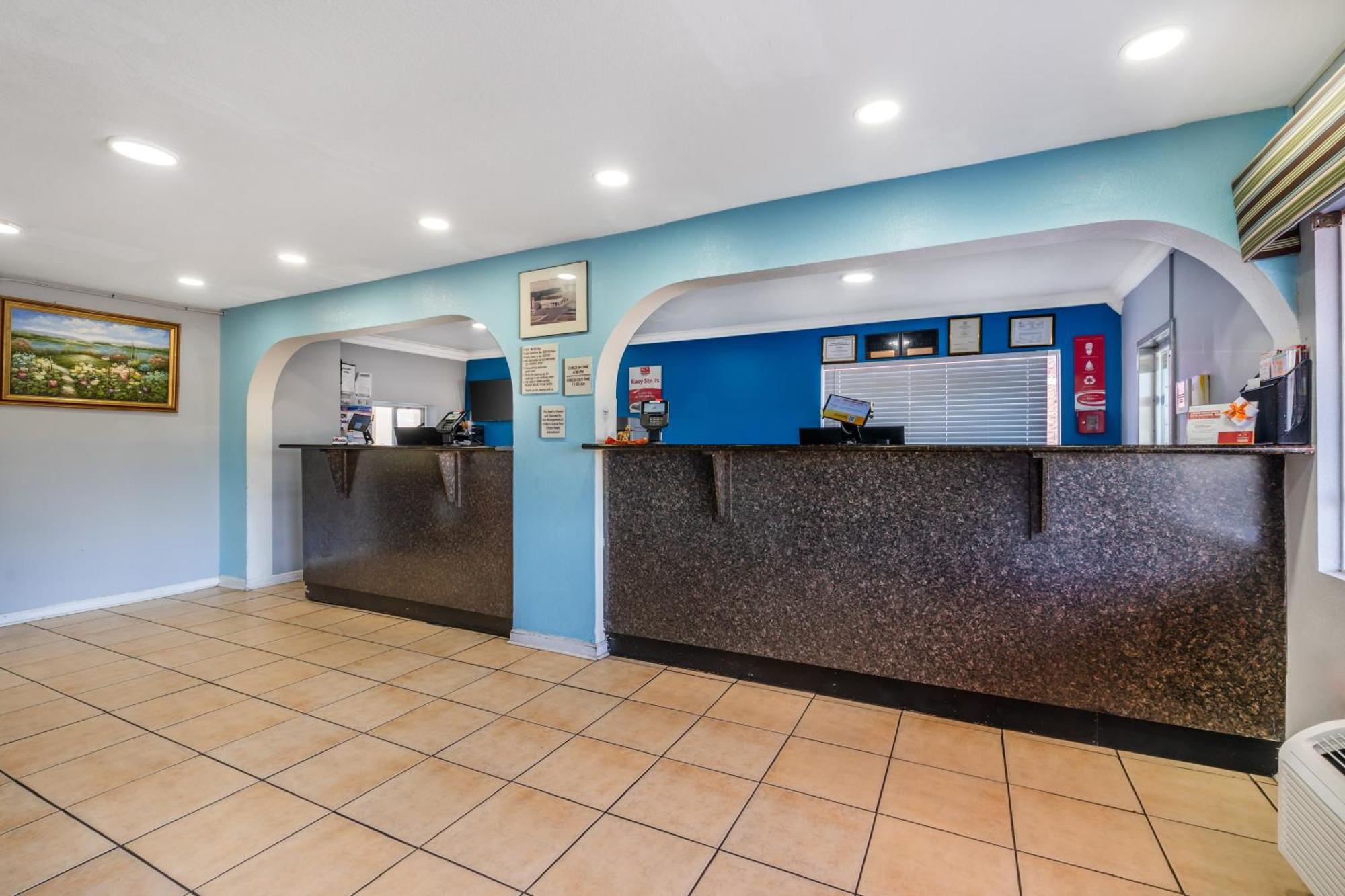 Econo Lodge Inn & Suites I-64 & Us 13 Вирджиния-Бич Экстерьер фото